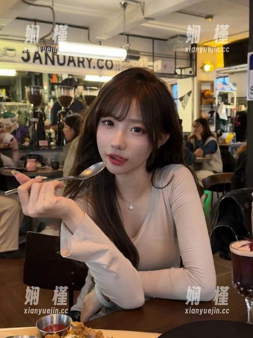 beautyleg - 华丽转身：Kaylar红裙精选图片分享她的时尚灵感之旅
