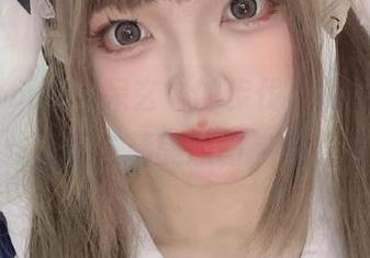 跟随“lovely呆玄”的步伐，探索她的黑色写真作品集与精美原图，感受视觉冲击