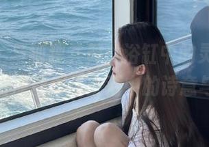 pans - 与狐狸共舞：浴缸中的灵动瞬间，完整原图展现生活中的诗意与美好