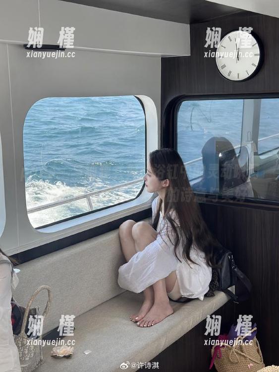 pans - 与狐狸共舞：浴缸中的灵动瞬间，完整原图展现生活中的诗意与美好
