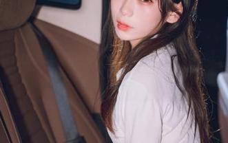 usejan蓝蓝的奶味软糖写真：打破次元壁，带你进入甜蜜的cos梦境！