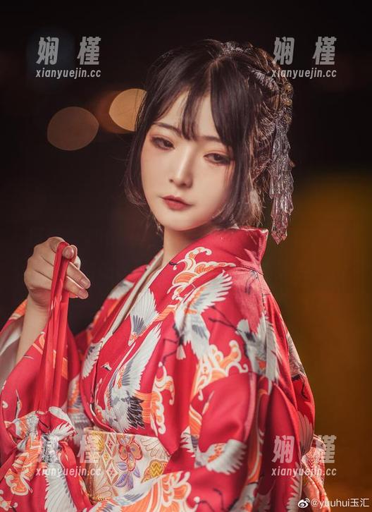 探索“yuuhui玉汇电车”主题写真，获取绝美原图资源带来的艺术享受