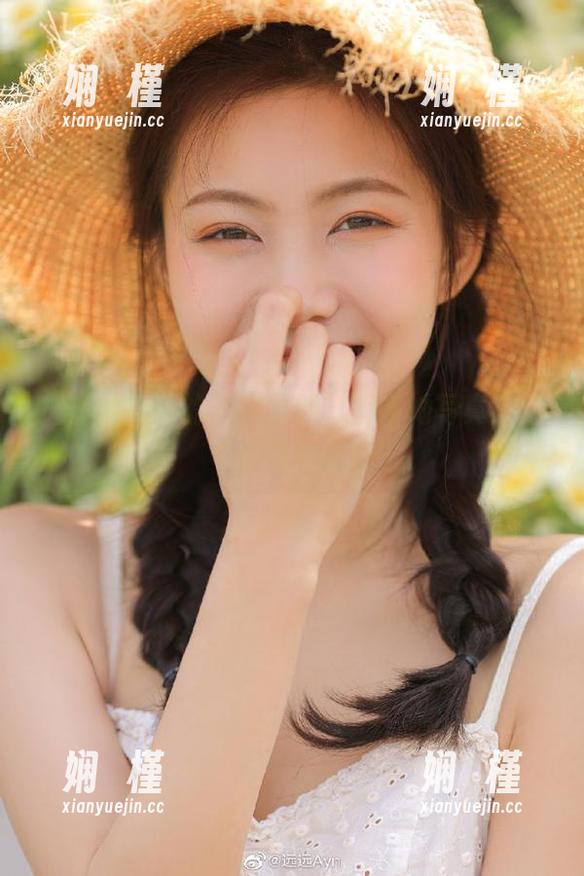 揭开けん研的透明面纱，解锁她写真图包中的秘密时刻