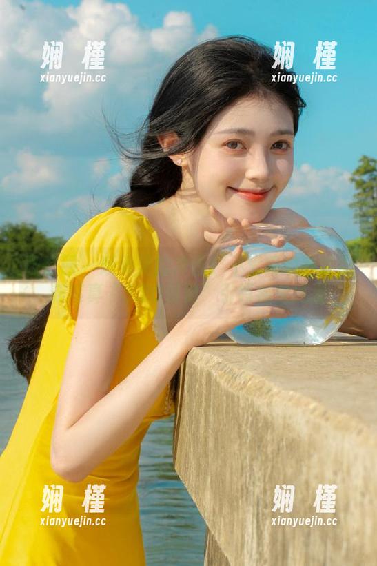 微密圈 - 感受美的冲击！不爱笑的赛琳最新写真“5.20付费”引领视觉风潮