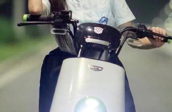 丽柜 - 探索兔子与双生花闺蜜的写真世界,观看她们的创意精彩合集,令人难忘!