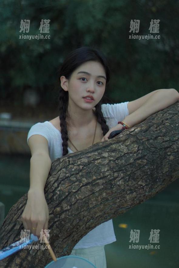 丽柜 - 小唐的毛衣写真，原图作品带你温暖过冬，感受她的时尚态度！