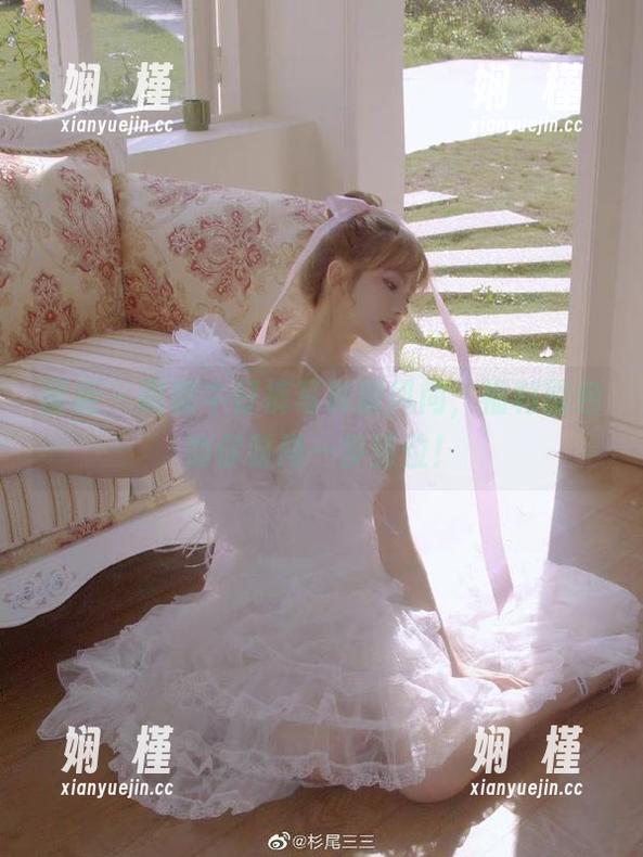 丽柜 - 璐璐牛仔裤写真新风尚，福利图包助你时尚一步到位！