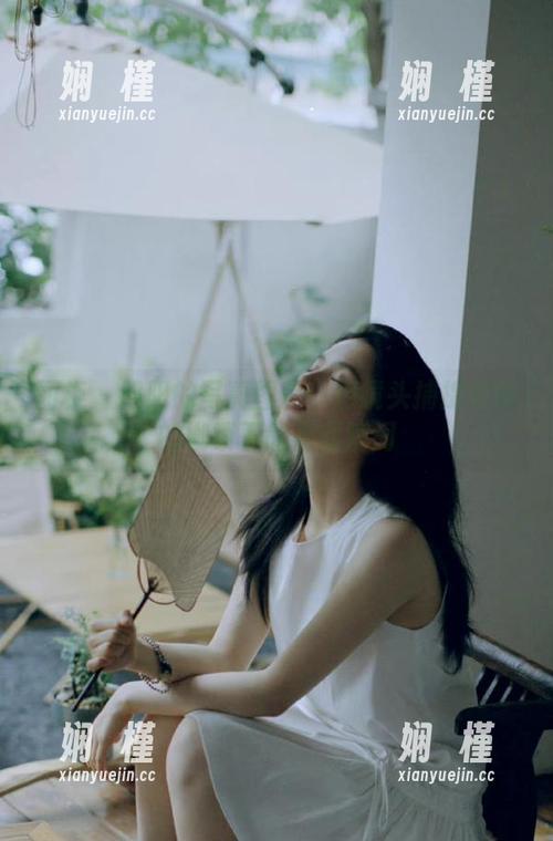 丽柜 - 阳阳的写真图册：用镜头捕捉爱情的枷锁下的甜蜜瞬间