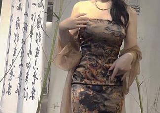 在蓝天白云下，九曲Jean为你呈现霞之丘诗羽夏季校服写真合集，初夏的浪漫尽在其中！
