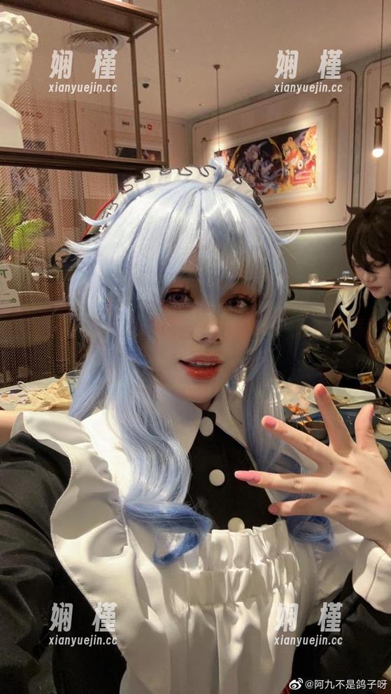 在九言的海边写真合集更新中，感受波涛拍打心灵的力量