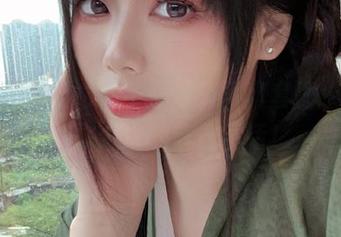 在九言从不咕咕的圣诞节写真套图中，寻找你心中的节日童话！
