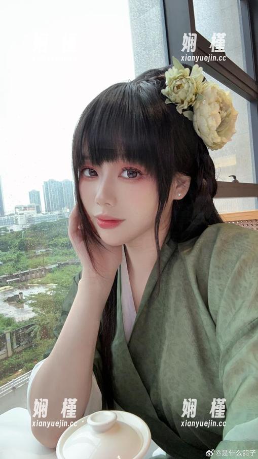 在九言从不咕咕的圣诞节写真套图中，寻找你心中的节日童话！