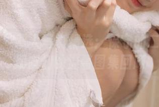 微密圈 - 双人写真精选:保守的二舅妈与朋友们的温馨图集回顾