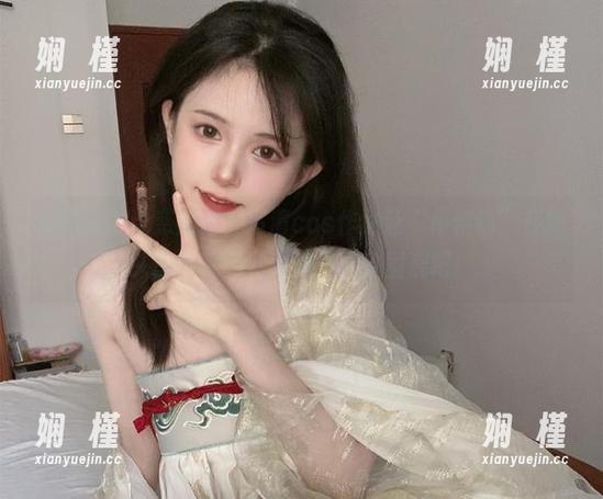 黑内衣的诱惑加持，高清cos作品让“倦倦喵”在镜头前展现无尽风情，快来围观吧！