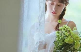 克拉女神 - 免费图册：汤怡化身天使，背后却是一颗自嘲的幽默心