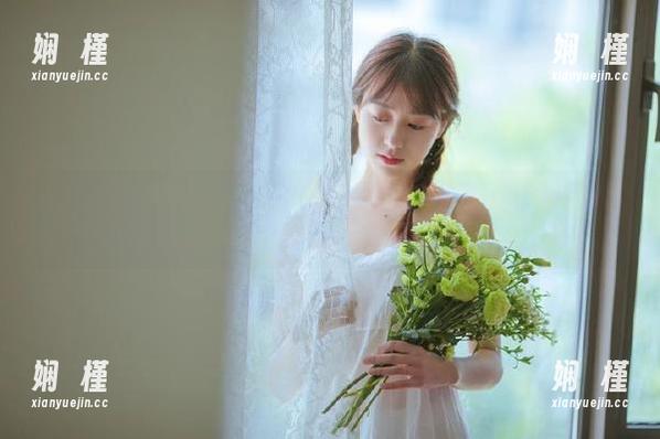 克拉女神-汤怡 克拉女神 - 免费图册:汤怡化身天使,背后却是一颗自嘲的幽默心