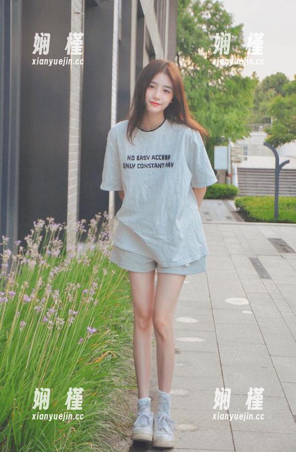 克拉女神 - 感受舒彤皮衣写真中的青春气息：让每一张图片成为你的灵感源泉