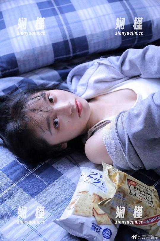 兔几盟 - 最新芒果milk空姐写真秀：在空中绽放自我，展现无与伦比的风采与个性