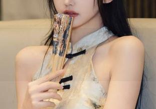 精选图集：喵写真展现黑丝校服与球场的无限魅力