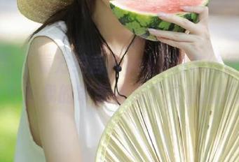 嗲囡囡 - 看方绮言Ayaka的灰丝图片，简直是对我的审美造成了无情的打击！