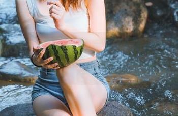 头条女神 - 在乔安的定制丝袜图集中，找回属于你的独特风格与魅力