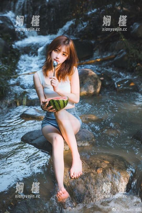 头条女神 - 在乔安的定制丝袜图集中，找回属于你的独特风格与魅力