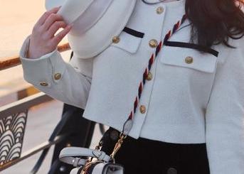 头条女神 - 火儿短裙优雅风情，精彩写真精选合集分享给你
