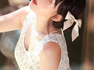 学妹加速跑 - 夏天的梦幻时刻:小琪写真作品全集,带你领略色彩斑斓的夏日