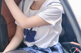 少女秩序 - 福利写真中的小满与白裙，独特风格让你眼前一亮！