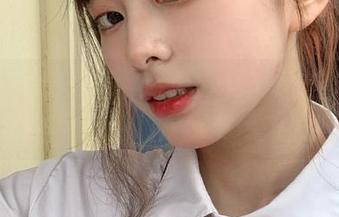 少女秩序 - 小鱼独特套装写真原图图集，完美诠释她的青春与活力风采