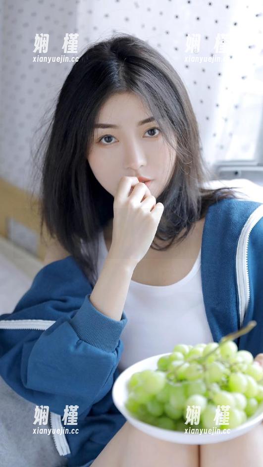 尤果网 - 唐溪若眼镜写真图包，记录她在光影下绽放的无限魅力与风采