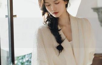 尤蜜荟 - 一探究竟：little贝壳黑丝套图，无圣光摄影展现迷人风情