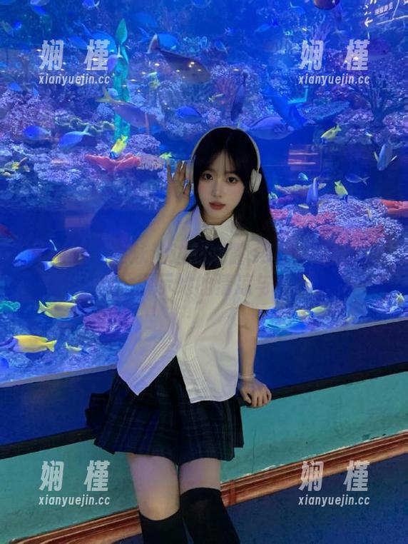 尤蜜荟-娜露selena 尤蜜荟 - 在泳池边的娜露selena:精选图片展示她的清凉与优雅