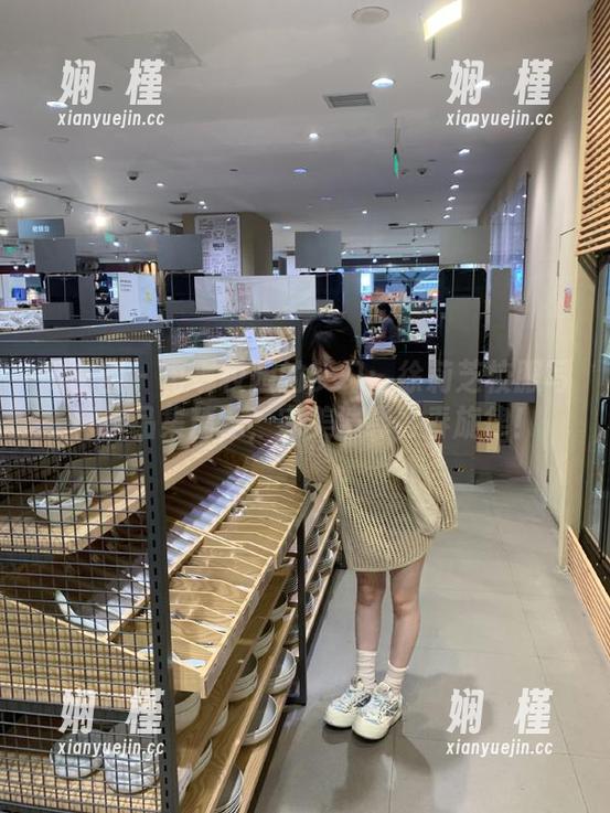 徐莉芝 微密圈 - 再现校园的梦幻:徐莉芝校服写真作品集精选,完美演绎青春旋律!