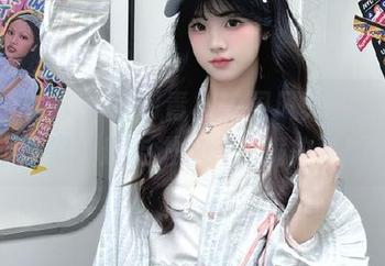 推女神 - Cheryl青树校园风光图包分享：让我们一起走进这片充满故事的校园