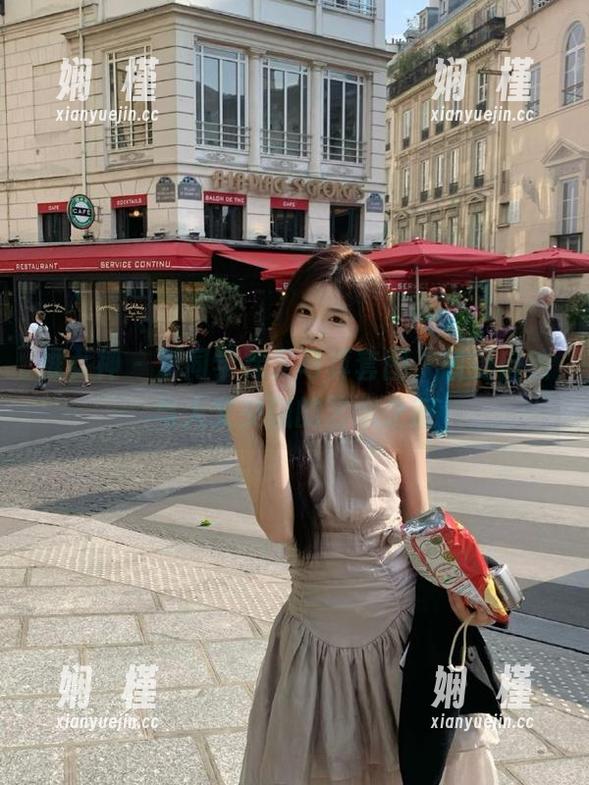 推女神 - 潇同学裸足写真套图，感受自然与人文交融的艺术之旅