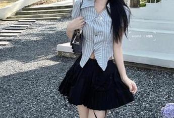 微密圈 - 一起欣赏无敌哒小姨妈的华丽礼服，她的写真图包令人惊叹