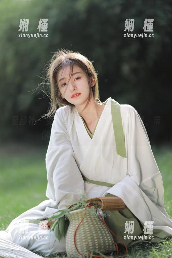 星颜社 - 免费更新！李丽莎镂空写真，带你领略不同风格的照片！