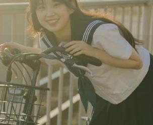 星颜社 - 在线探索潘思沁海边写真，沉浸在唯美作品的海浪声中