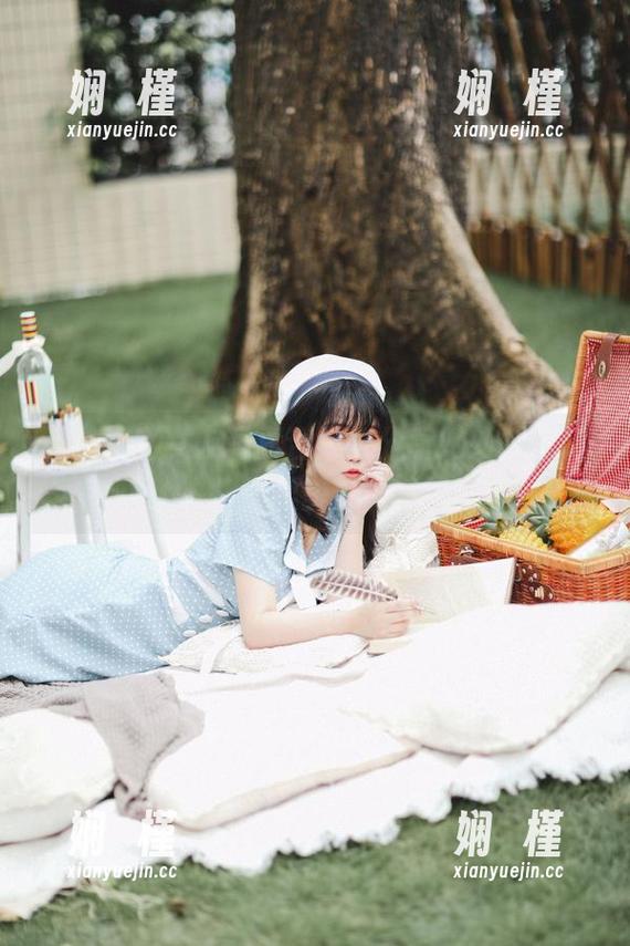 是依酱吖女友写真合集，分享她如梦似幻的柔美魅力