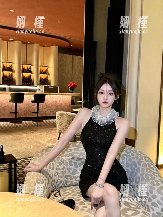 在普美Bomi(보미)女仆的写真世界中发现缤纷美图套图，尽享视觉盛宴！