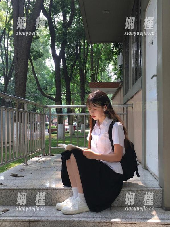 月下摄影-秀秀 月下摄影 - 秀秀的职业装之美:最新美图展现职场时尚风格