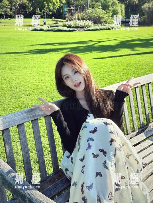 微密圈 - 高清图库中的果儿VictoriaJK写真，展现无与伦比的青春气息与活力