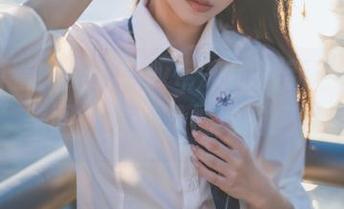 快来看看！果咩酱w带来的最新“小奶牛”美图，简直是视觉的盛宴！