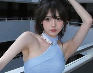 梦丝女神 - 释放魅力，雪馨眼镜美图图包带你探索真实之美