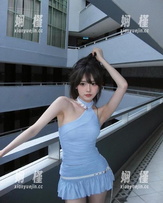 梦丝女神 - 释放魅力，雪馨眼镜美图图包带你探索真实之美