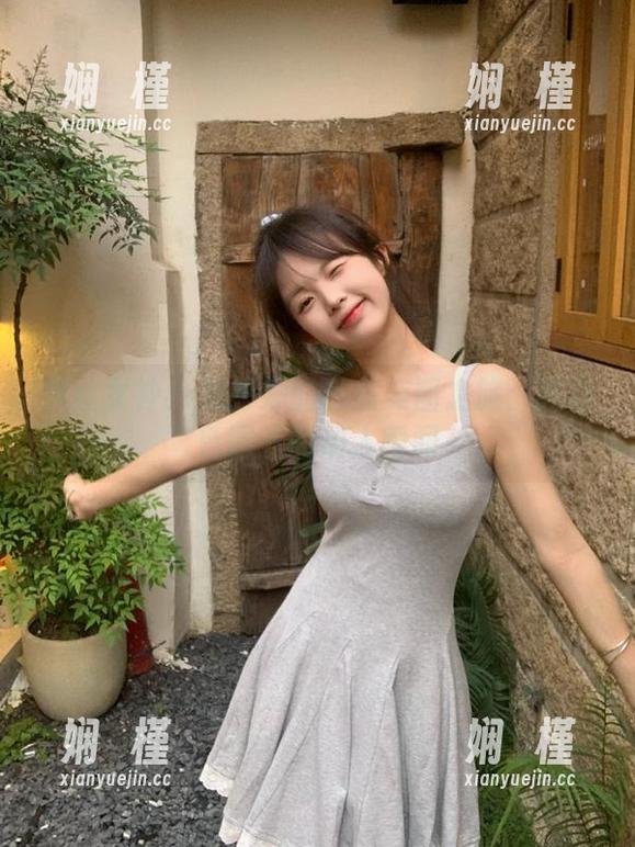 梦丝女神 - 魏婷婷的私房美图之旅：纯白色调下的动人瞬间