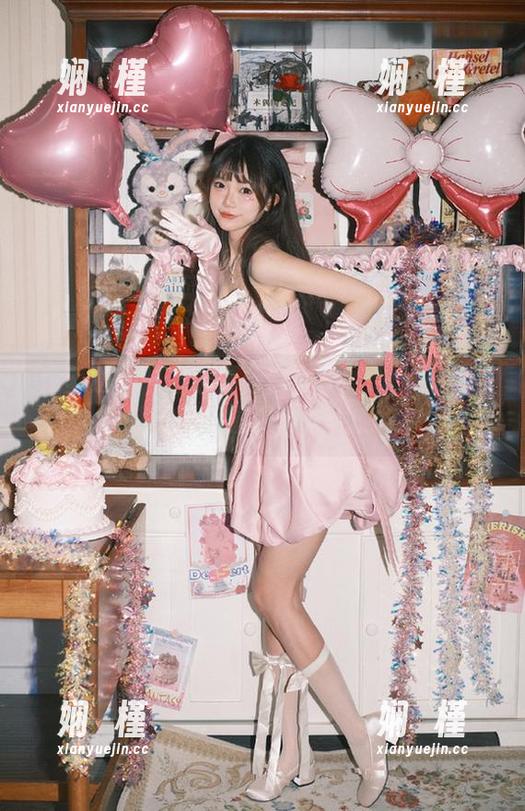 森萝财团 - 吸吸办公室写真图册：一场视觉盛宴，尽显职场女性的风采