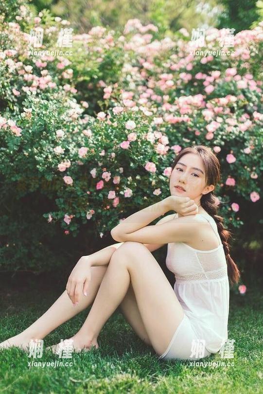 森萝财团热裤白丝系列写真，精彩原图资源汇聚，快来一起欣赏吧！