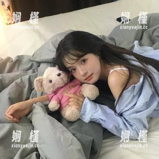 模范学院 - 宅兔兔带你领略纯白世界，最新写真集更新，感受无尽的温柔与纯净！